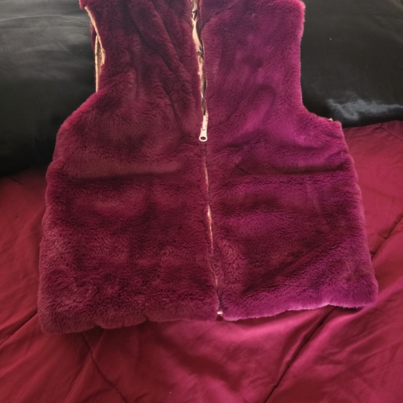 Luxurious Reversible Faux Fur Burgundy/Metallic Gold Vest - Picture 3 of 8